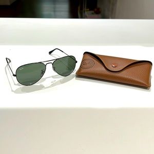 Ray-Ban Classic Aviator in Black, BRAND NEW